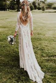 Spitzen brautkleid hochzeitskleid mit rücken dekolléte schmal geschnitten. Ruckenfreie Brautkleider