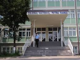 „personalul didactic din suceava este foarte bun, căci toţi profesorii sunt ieşiţi de la facultatea de litere şi ştiinţe din viena şi sunt români. Local Colegiile Petru Rares Si Stefan Cel Mare Au Luat Toata Spuma Viitorilor Boboci De Liceu La Colegiile Tehnice Elevii Au Fost Admisi Cu Medii Sub 3 Monitorul De Suceava