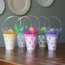 Basteln Mit Kindern Kreative Bastelideen Aus Papp Und Plastikbechern Zum Selbermachen Osterkorbchen Selber Basteln Ostern Geschenke Basteln Basteln Ideen Ostern