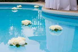 Fill the pool with a flotilla of flowers or create a solitary focal point. Floating Flowers In The Pool Style Grace Weddings Events Pool Wedding Decorations Pool Wedding Pool Decor