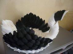 Avec l'été qui approche, rien de mieux qu'une jolie décoration de table fraîche et colorée pour accueillir vos invités avec un joli pliage de serviette en forme de cygne ! 11 Idees De Pliage Serviettes Pliage Serviette Pliage Pliage Serviette Ananas