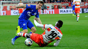 Es lehnt sich an das historische stadtwappen an. In Mainz Erstmals Samstags Um 15 30 Uhr Fussball Schalke 04