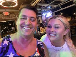 Feliz cumpleaños a mi hermosa sobrina, Taylor Augustine-- ¡muy orgullosa de  ti y disfruta de tu día especial!