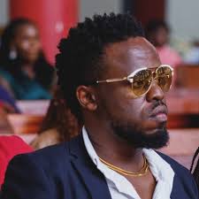 SIO VIBAYA KUULIZA!! Baba Raila Odinga loved his younger brother, U.S.  former President Barack Obama , so much and even campaigned for him by  rallying Kenyans and Africans in the U.S. to