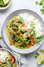 Thai green curry is a variety of curry from thailand using coconut milk and fresh green chillies. Easy Thai Green Curry With Gingery Chicken Vegetables Pwwb