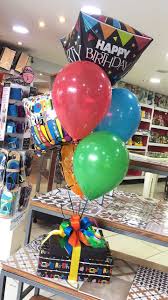 Además de las decoraciones clásicas de cualquier fiesta, en miles de fiestas también. Regalos Arreglos Con Globos Para Cumpleanos De Hombre Novocom Top
