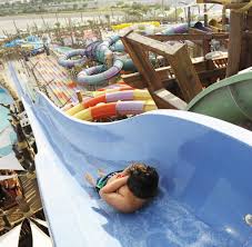 Finden sie online hotels nahe wasserpark yas waterworld abu dhabi, vereinigte arabische emirate. Abu Dhabi Wasser Ist Fur Araber Ein Symbol Neuen Reichtums Welt