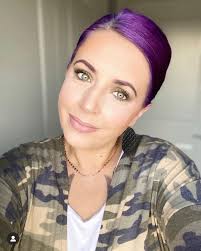 Boss babe, Kelly Rose Sarno, gets her flawless finish while helping combat  the downsides of dry skin with the refreshing two-in-one TOUCH GLORIOUS  hydrating face primer. Kiss winter dryness goodbye! 💋  https://bit.ly/318gOtT