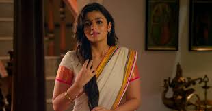 Sarees For Short Height Ladies Styling Tricks For Short Girl Popxo Different saree poses for photoshoot. sarees for short height ladies