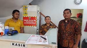 Upprd Kelapa Gading Dalam Kegiatan Pemasangan Tanda Tunggakan Objek Pajak Daerah Dan Penyampaian Surat Himbauan Non Setoran Masa Kepada Wajib Pajak Objek Kelapa