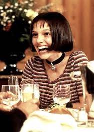 O zamanlar 11 yaşında olan natalie portman'ın boyundan büyük oyunculuk yeteneği de filme 5. Natalie Portman Leon The Professional Natalie Portman Leon Natalie Portman Young Natalie Portman Movies