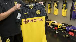 1 farbe puma x first mile bvb prematch jugend trikot. Bvb Borussia Dortmund Ab 2020 2021 Mit Zwei Trikotsponsoren 1 1 Und Evonik Eurosport