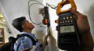 Dengan listrik pln, petani bojonegoro tak risau walau musim kemarau. Teknisi Listrik Pln Bojonegoro Mahasiswa Teknik Elektro Uti Terjun Ke Lapangan Tukang Instalasi Listrik Tewas Kesetrum Viral Trendings
