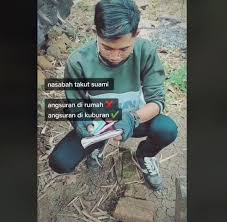 Pria yang menagih utang kepada atta halilintar itu merupakan suruhan ummi afif yang saat ini berada di jerman. Penagih Utang Sampai Ke Liang Kubur Bukan Di Rumah Alasannya Bikin Geli Ketikketik Ketikketik Com