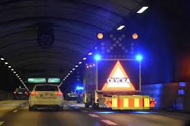 Södra länken är 6 kilometer lång varav 4,6 kilometer går i tunnel. Just Nu Flera Olyckor I Sodra Lanken