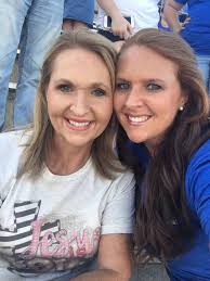 Robin Shelton (@robinds814)