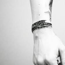 Tattoo feder vögel hunde pfoten tattoos aquarell feder lilien tattoo sanduhr tattoo bunte tätowierungen tattoo skizzen schmetterling tattoo beeindruckende tattoos. Armband Tattoo 55 Ideen Fur Frauen Und Manner