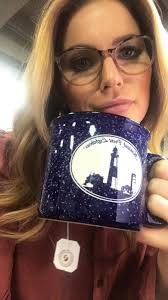 MidMO! My apologies for the deep, hoarse and unattractive voice tonight at  the desk! I don't think I can drink anymore tea or take anymore spoonfuls  of honey to the dome 😂