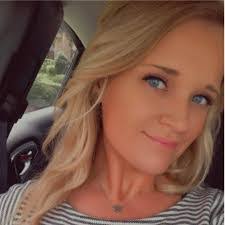 Lauren Schlabach's Instagram, Twitter & Facebook