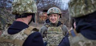 Публицист считает, что судьбу донбасса будут решать его жители, которые. Vlast Dolzhna Priezzhat Na Donbass Zelenskij Pobyval Na Pozicii V 80 Metrah Ot Boevikov Novosti Ukrainy Politika Liga Net