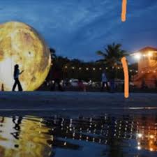 Pantai batu hitam is located in kuantan. Replika Bulan Kini Menjadi Tarikan Baharu Pelancong Ke Pantai Batu Hitam Kuantan