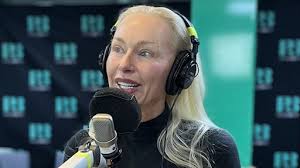 Isabel Adrian berättar om livet i Hollywood 30 juni 2018