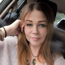 Hi I'm totally new to this but really want to make my own lotions and balms  and stop using the toxic supermarket stuff. Does anyone have an easy recipe  please. I haven't