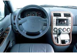 The kia carnival is a minivan manufactured by kia, introduced in january 1998, now in its fourth generation and marketed globally under various nameplates — prominently as the kia sedona. Bildergalerie Kia Carnival Van Baujahr 1999 2006 Autoplenum De