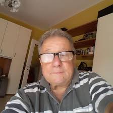 L'animale che vedi nella foto è una zanzara. Può sembrare semplice, ma è  costruita come una macchina perfetta. 😳 Esaminata con un microscopio  elettronico e altri strumenti moderni, la zanzara si presenta