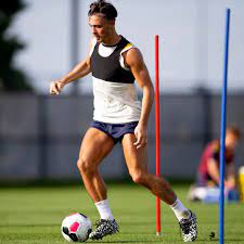 Jun 23, 2021 · nach kurzer bedenkzeit zeigte sich jack grealish doch noch erkenntlich. Jack Grealish Auf Twitter Good First Days Training In Minnesota Looking Forward To The Next Few Days And The Match Wednesday