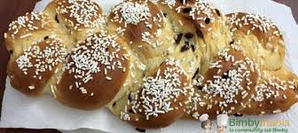 Ammollate l'uvetta sultanina in una ciotolina con il rum e una tazzina di acqua. Treccia Di Pan Brioche Con Uvetta Bimby Ricette Bimby Tm31 Tm5