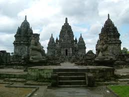 Candi ini terletak kurang lebih 100 km di sebelah barat daya semarang, 86 km di sebelah barat surakarta, dan 40 km di sebelah barat laut yogyakarta. Sejarah Kerajaan Mataram Kuno Dan Peninggalannya Lengkap Balubu