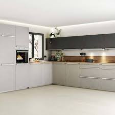 Moderne Winkelkuche Im Traumhaften Kiesergrau Und Beton Schiefergrau Nachbildung Zu Hoher Sockel Bei Dieser Kuche Wurde Auc In 2020 Kuche Kuchen Design Kuchentrends