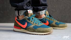 Nike Air Vortex Vintage V Series In Mid Turquoise Total Crimson Squadron Green Sail Online Kaufen Asphaltgol Vintage Nike Retro Nike Shoes Sneakers Men