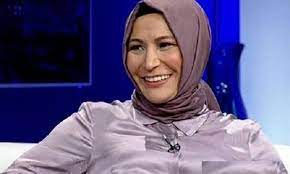 Karar gazetesi yazarı elif çakır, cumhurbaşkanı erdoğan bir gece yarısı imzaladığı kararla melih bulu'yu boğaziçi üniversitesi'ne rektör atamıştı, 7 ay sonra yine bir gece yarısı imzalayıp yayınlandığı kararla görevden aldı. değerlendirmesini yaptı. Elif Cakir Gecmiste Fasizan Dedigi Chp Ye Sahip Cikti Tele1