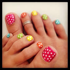 Besides warmth and sunshine, summer and spring carry with them also the possibility to wear sandals and peep toe shoes, the chance to walk of course, trendy women see sandals and peep toe shoes also as an opportunity to show off their latest toe nail art designs. 44 Easy And Cute Toenail Designs For Summer Cute Diy Projects