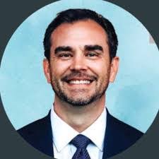 Kelly Bomar's Instagram, Twitter & Facebook