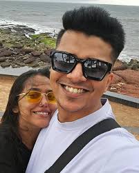 Mere haath mein tera haath ho, Saare future goals tumhare saath ho ❤️  #movingin2024withyou