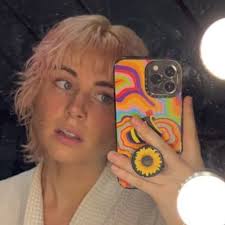 Julia Rowe (@Julia_Rowe_)