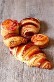 Croissants Au Beurre Et Pains Au Chocolat Recette Ultra Croustillante Recette Cuisine Et Boissons Et Recettes De Cuisine