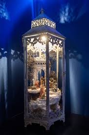 Laterne Gross Auf 2 Oder 3 Ebene Dekorieren Mit Bildern Weihnachten Laternen Rustikale Weihnachten Veranda Dekoration