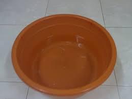 Cara membuat larutan garam adalah dengan memasukkan satu sendok teh ke dalam air hangat. Cerita Kak Z Sunat Tips Penjagaan Mudah Anak Bersunat