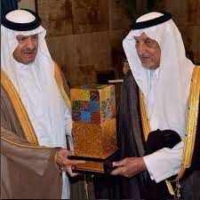 تسلم صاحب السمو الملكي الأمير خالد الفيصل مستشار خادم الحرمين الشريفين أمير منطقة مكة المكرمة في مكتب سموه بالأمارة الأحد 17 ربيع الآخر 1438هـ جائزة saudi arabia