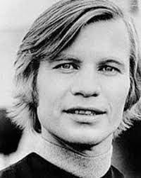 Michael York Its Very Hard To Forget That Distinctive Voice And That Megawatt Smile Actors British Actors Hollywood Actor