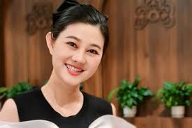 Cuộc sống kín tiếng của nghệ sĩ Quế Trân ở tuổi 44