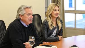 ¿le tiene que pegar porque cometió el error? en ese marco, defendió a alberto fernández y le echó la culpa a la primera dama fabiola yañez por haberla organizado. Fabiola Yanez La Primera Dama De Argentina Es Acusada De Copiar En Su Tesis De Grado Ahora Argentina