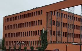 An sechs standorten im göppinger stadtbereich bieten wir unseren jugendlichen gästen pädagogische begleitungen und hilfen, aber auch ein „zu hause und einen ort, an dem sie sich gerne aufhalten und sich sicher fühlen. Streit Ums Haus Der Jugend Du Bist Halle