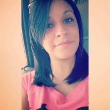 Scarlet Robles. (@zcarlet_)