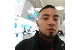 Escoltas en Costco, armados y en mal plan