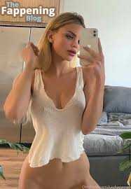 Kayla Davies  kaykayyrose Nude Leaks OnlyFans Photo 11 | TheFappening